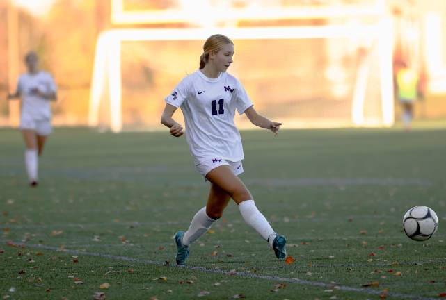Audrey Saliba quick pass to Kate Allen lead to the game winning shot in the second half.