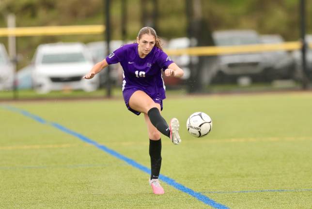 Kristen Baricevic #16 scored a goal in the first half.