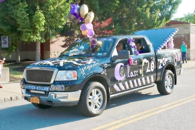 The Crusaders Graduation Parade on Wednesday afternoon began at the Pine Tree Elementary School to Monroe-Woodbury High School. Photos by William Dimmit.