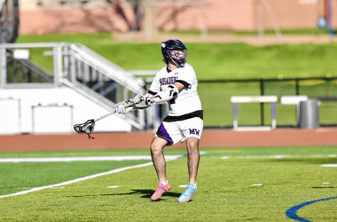Ryan Behringer, #4, lines up a shot.
