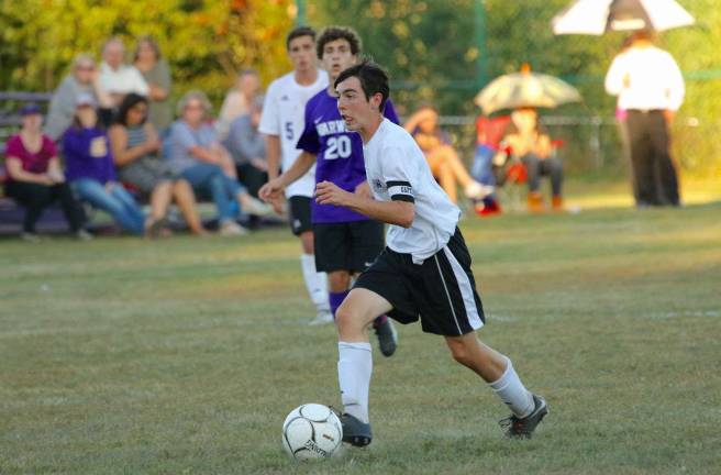 Nolan Kelly (#9) did a great job marking Warwick's top offensive threat.