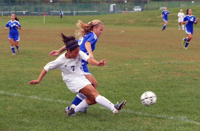 Photos by William Dimmit Victoria Sanchez (No. 7) blasts a shot on goal.