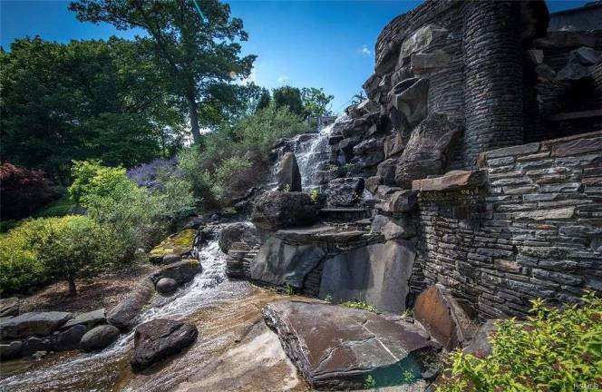 Derek Jeter selling Greenwood Lake castle for $14.75M