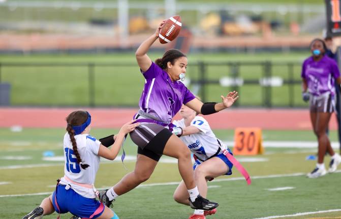Victoria Campbell scores on a short TD pass in the first quarter.