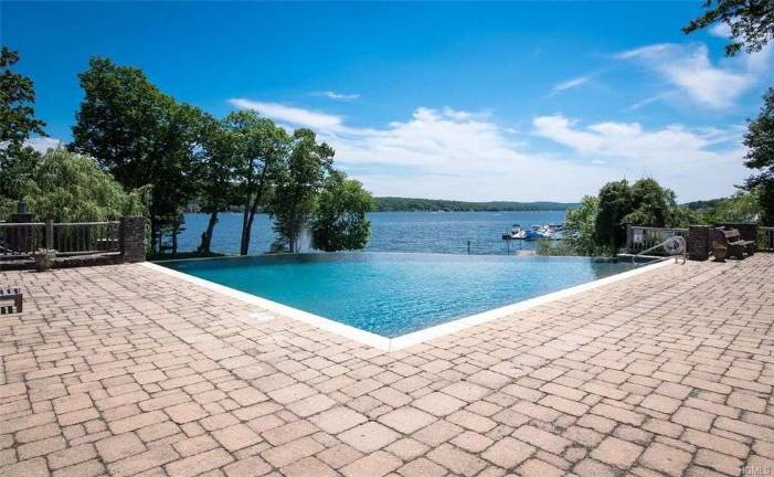 Derek Jeter selling Greenwood Lake castle for $14.75M