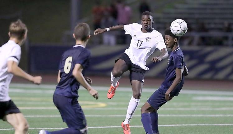 Tenmetry Tetteh-Nartey (#17) gets the ball to Klisch for the game-tying goal