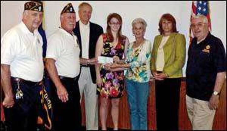 Callie Wood receives Kelly Lynch Memorial Scholarship