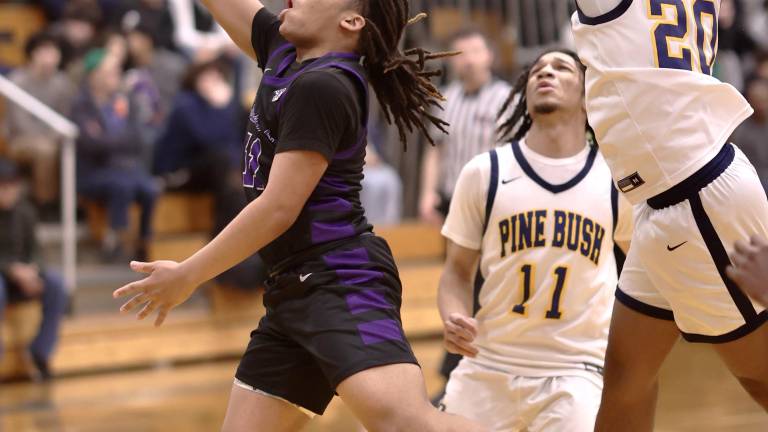 Monroe-Woodbury’s Jamir Johnson scored six in the fourth quarter to keep the Crusaders even.