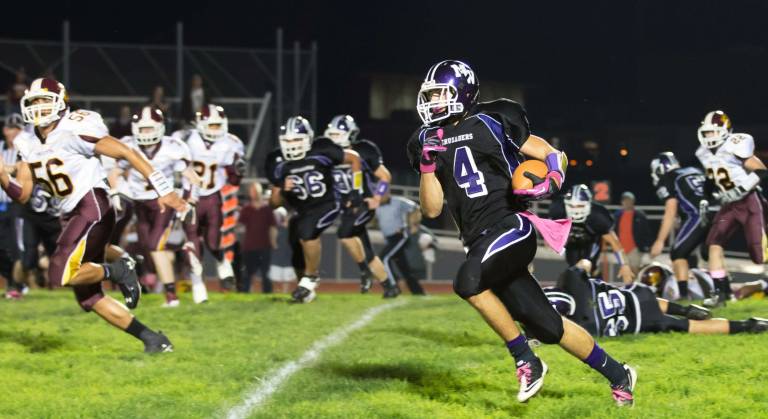 Justin Kaffenberger runs to the outside against Kingston last Friday night.