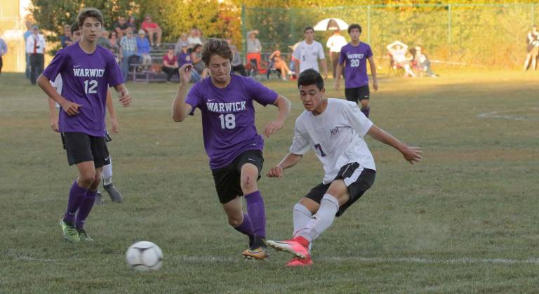 Connor Paik (#7) gets off a quick shot in the second half.