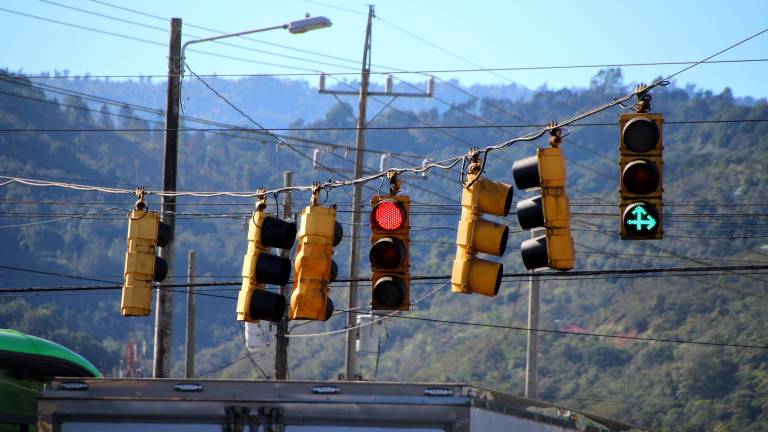 The town of Woodbury is looking to install red light cameras near Woodbury Common.