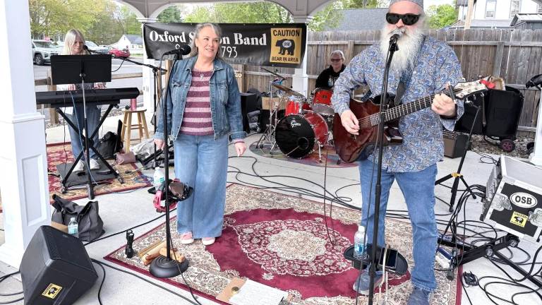 Glenmere Brewing Company hosts the Oxford Station Duo this week.