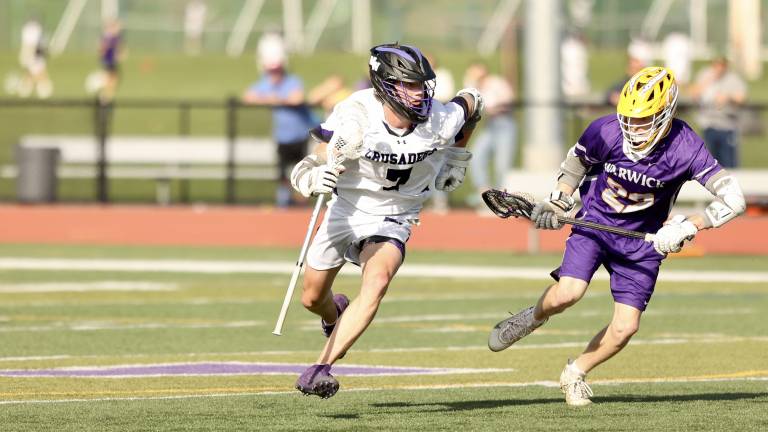 #7, Max weeks brings the ball upfield in the first quarter